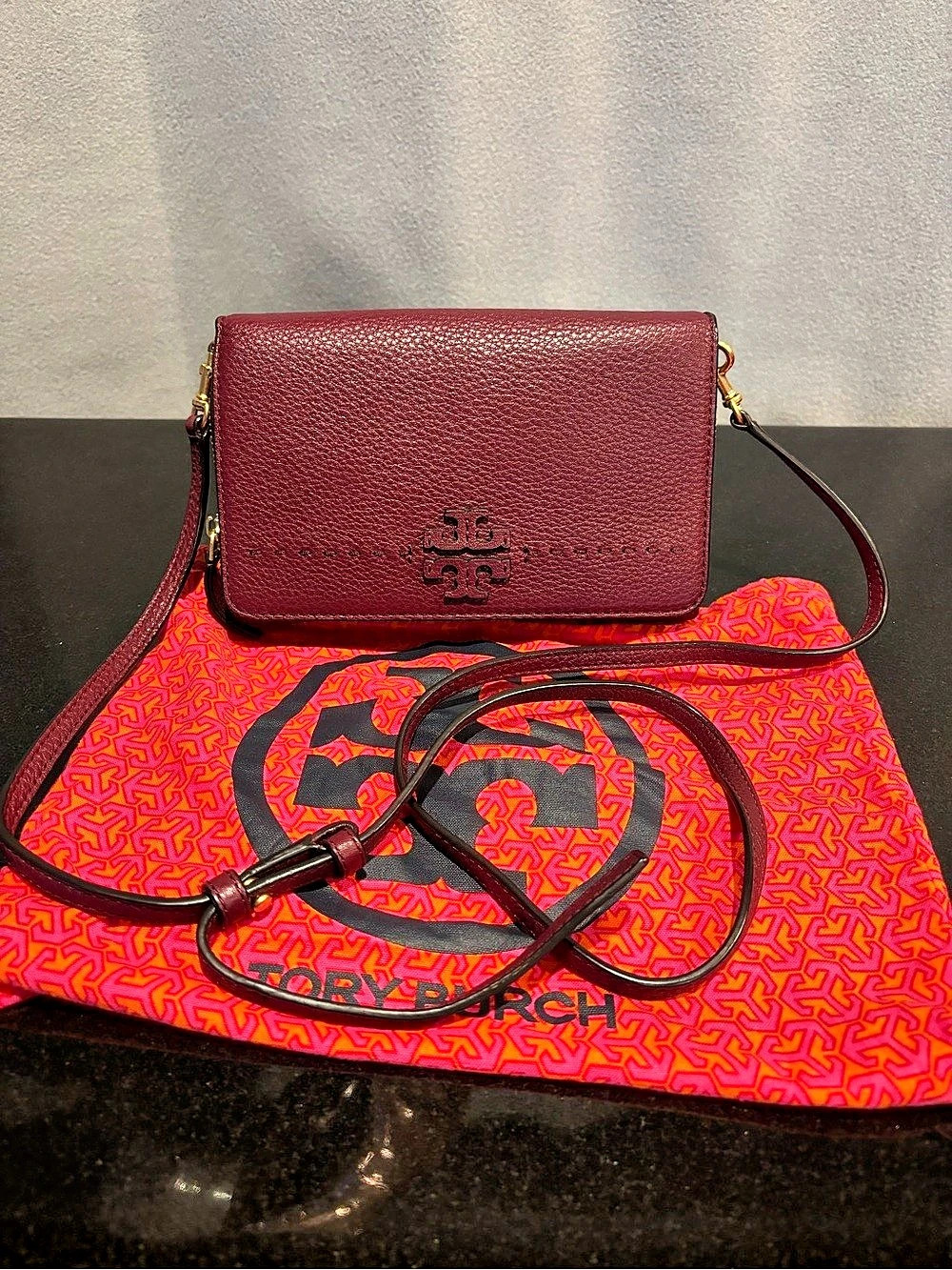 Authentic TORY BURCH McGraw Wallet Pebbled Leather Crossbody Bag Burgundy